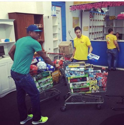Futbolistas hondureños que han ayudado a su familia y a los más necesitados