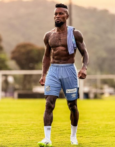 Jugó para Bayern Múnich y Real Madrid y así luce a sus 49 años: asegura que es más fuerte que Cristiano Ronaldo