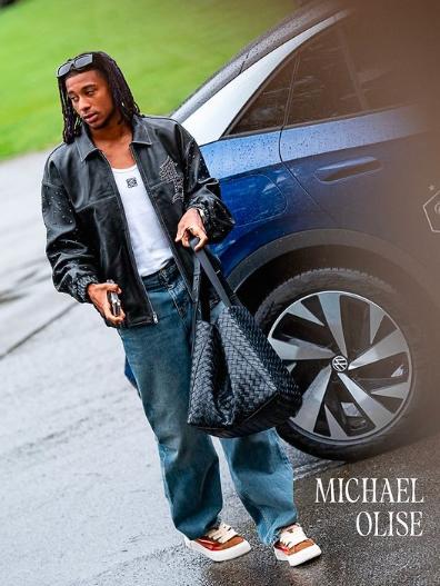 Misterio en Francia: el jugador que llegó encapuchado a la concentración y así se presentó Koundé