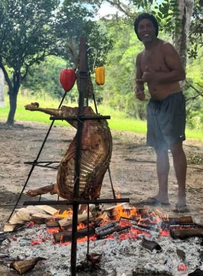 La nueva vida de Ronaldinho y su técnica para generar dinero tras retirarse: Ya empezó la celebración por mi cumpleaños