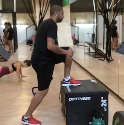 El gran giro que ha dado la vida de Adriano, el crack que volverá al fútbol