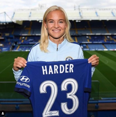 ¿Quién es Pernille Harder? La futbolista más cara de la historia que ahora jugará con su novia
