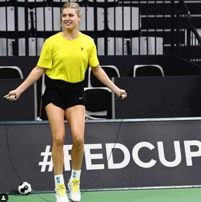Ajustado y sexy: La 'extraña' vestimenta de la hermosa Genie Bouchard para jugar al tenis