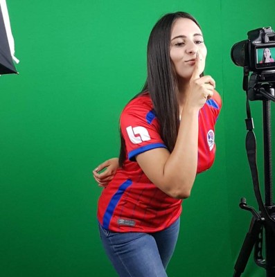 FOTOS: Ella es la guapa fotógrafa que retrata la historia del Olimpia