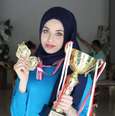 Fotos: La atleta turca que cautiva en Río pese a su no participación directa en los Juegos