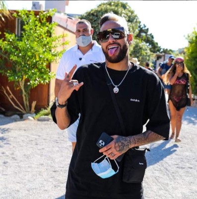 ¡Rodeado de mujeres! Las candentes vacaciones de Neymar en Ibiza y con la ex de Maluma