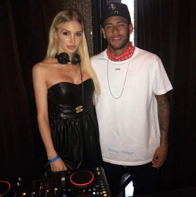 ¡INFARTANTE! La espectacular DJ que tiene entretenido al Barcelona en Estados Unidos