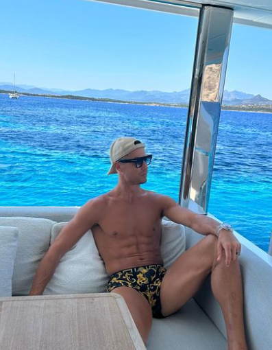 Georgina Rodríguez exhibe sus curvas en las vacaciones con Cristiano Ronaldo: “Los amantes de la playa”