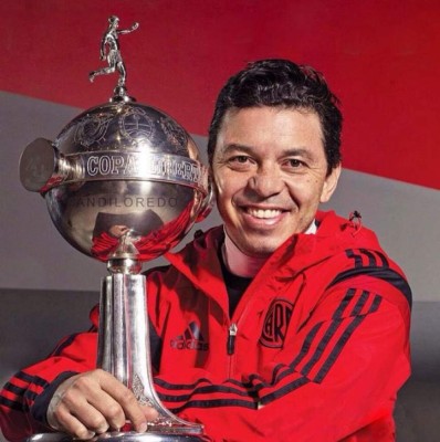 El júbilo de los aficionados de River Plate tras conseguir la Copa Libertadores en el Bernabéu