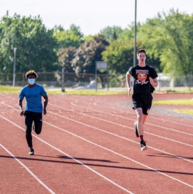 Exmadridista entra en los Libros Guinness por ser el adolescente más alto del mundo: ¡15 años y mide 2,26!