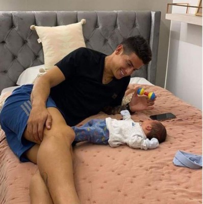 Un papá enamorado: James Rodríguez causa ternura en redes sociales con su hijo Samuel&nbsp;&nbsp;