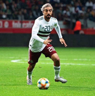 Futbolista mexicano 'enamora' a su compañero y causa revuelo: ''El hombre de mi sueños''