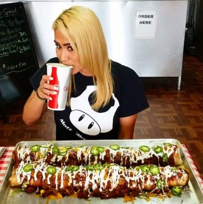 Se devoró 48 en 10 minutos: ¿Quién es? la mujer con el récord mundial de más hot dogs comidos&nbsp;&nbsp;