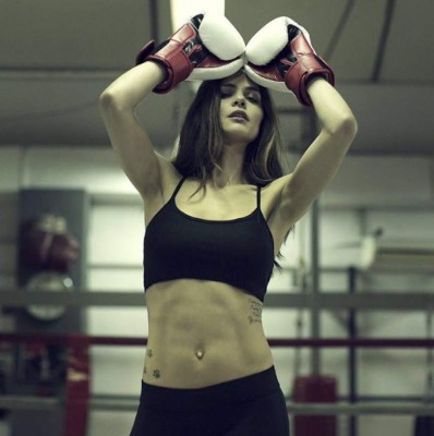 Así es la ¡candente! modelo argentina Romina Belluscio, la nueva esposa de Guti