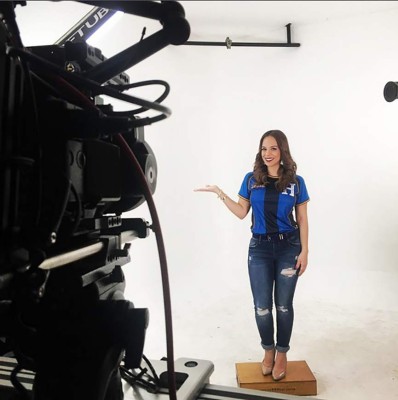 La belleza hondureña se pinta de azul y blanco cuando juega la Selección