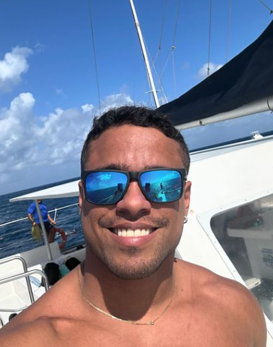 Le ganó un prestigioso premio a Messi y quiere venderlo para poner este particular negocio: “Ya estoy en la historia”