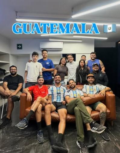 Pedaleó por 11 países para llegar al Mundial y no pudo entrar a USA: el duro motivo