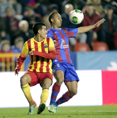 Con triplete de Tello, Barcelona vence 4-1 al Levante en Copa del Rey