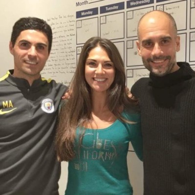 ¡Hermosa! Lorena Bernal, la guapa esposa del candidato a asumir el banquillo del Arsenal
