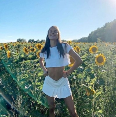 Así es la nueva novia de Brad Pitt: está casada, tiene un hijo y su marido sabe de su relación con el actor