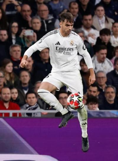 La está rompiendo con el Real Madrid y así es su desconocida novia: nueva WAG en el club blanco