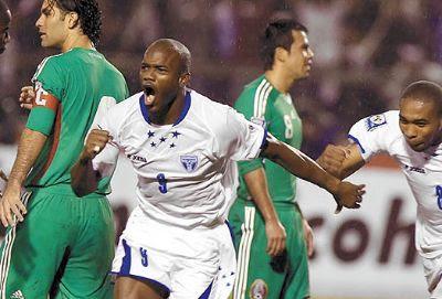 TOP 10: ¡Romell Quioto y su tremendo escalón en la tabla eterna de goleadores de la Selección de Honduras!