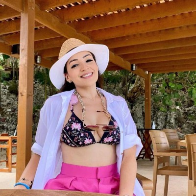 Virginia, la preciosa esposa de Emilio Izaguirre y sus vacaciones en las Islas de la Bahía