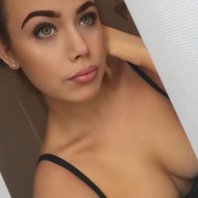 ¡De infarto! Courtois y su espectacular novia de apenas 18 años