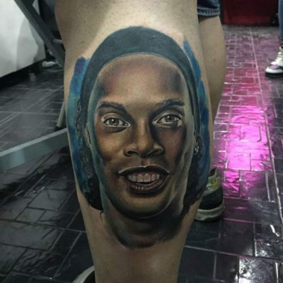 ¡LOCURA! Los estupendos tatuajes dedicados al astro brasileño, Ronaldinho