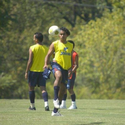 Así es Luis Cálix, el hondureño que venció a la muerte para formar campeones