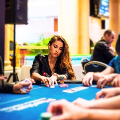 La nueva novia de Fellaini, una amante del póker