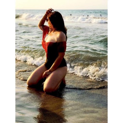 ¡Belleza nacional y extranjera! Playas de Tela y Roatán se inundan de chicas lindas