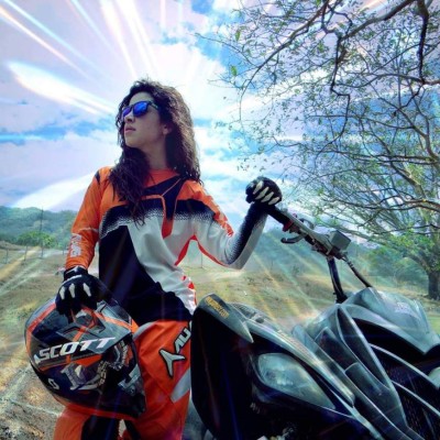 Pamela Guzmán, la tica que acelera a fondo motores y corazones