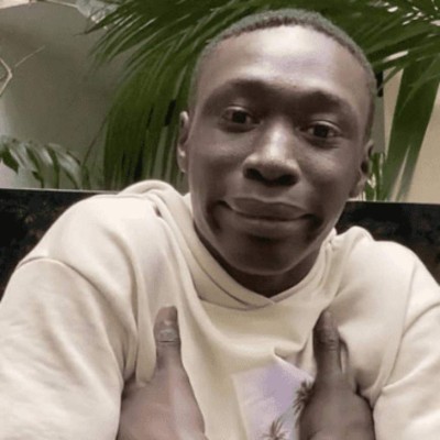 La historia detrás de Khaby Lame, el tiktoker viral que desfiló en el Festival de Cine de Venecia