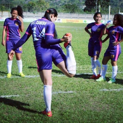 Las candentes fotos con la que esta sexy aficionada alienta al Motagua en la final