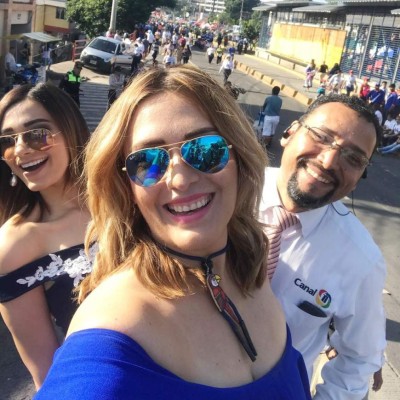 Las presentadoras de TV deslumbran con su belleza en los desfiles patrios