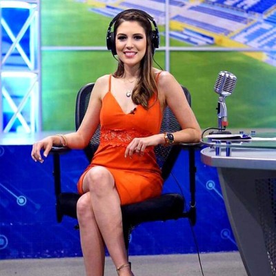 Conocé a Alejandra Inestroza, la periodista deportiva hondureña que destaca en El Salvador