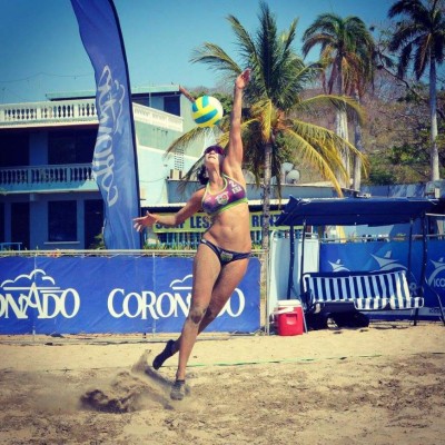 Laura Molina, la despampanante voleibolista salvadoreña que deslumbra con su belleza