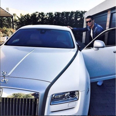 Cristiano Ronaldo presume de sus autos en Instagram
