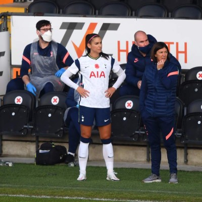 Deslumbró en la cancha y foto con su hija: Así fue el debut de Alex Morgan con el Tottenham