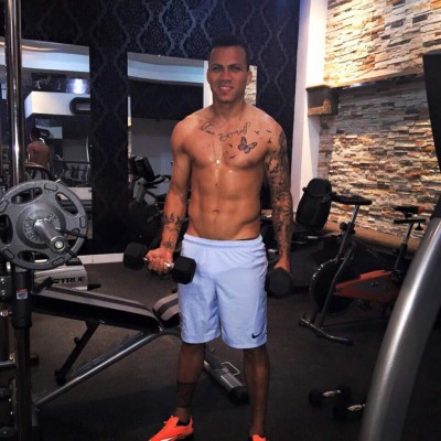 Las fotos inéditas de la vida de Arnold Peralta