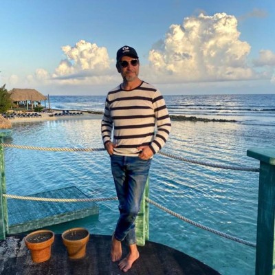 ¡Presume a Honduras! Así disfruta Marco Antonio Solís de unos días de vacaciones en Roatán