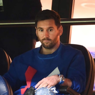 PSG sigue intratable en la Ligue 1 y así fue captado Messi en uno de los palcos; su bonito gesto con una niña