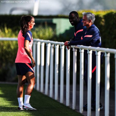 Así es la nueva vida de Alex Morgan en el Tottenham: Deslumbra en los entrenos y cuida a su hija