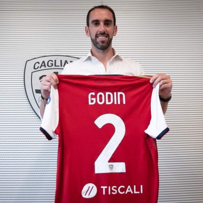 Con uno del PSG y hasta Diego Godín: Los 10 fichajes más locos y raros del mercado en Europa