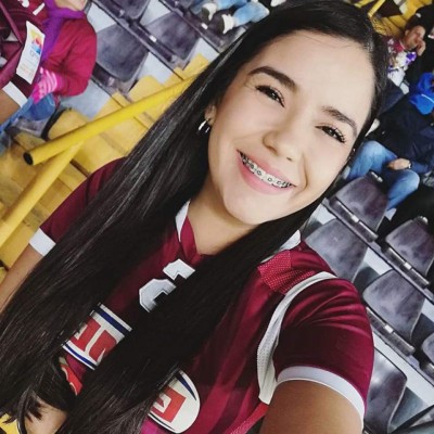 Ambiente del Saprissa-Motagua; Aficionados del Ciclón y esposa de Emilio en el estadio