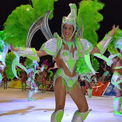 Así es Mechy Rohrer, la promotora argentina que sale en vídeo hot con dos pilotos