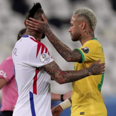 FOTOS: El encontronazo de Neymar con el DT de Chile, Vidal llama 'payaso' al árbitro y el cariño entre barcelonistas