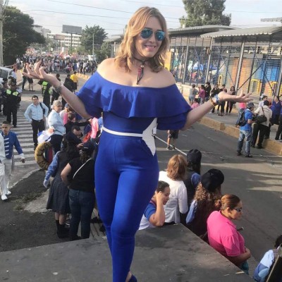 Las presentadoras de TV deslumbran con su belleza en los desfiles patrios