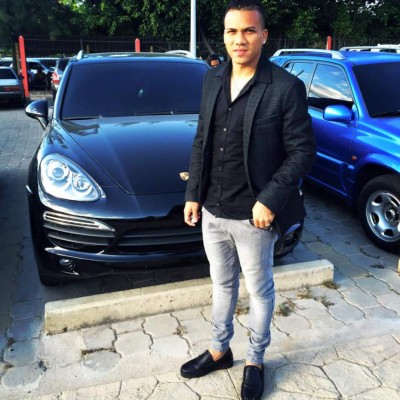 Las fotos inéditas de la vida de Arnold Peralta